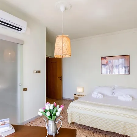 Apartament Green House Near Station And Airport