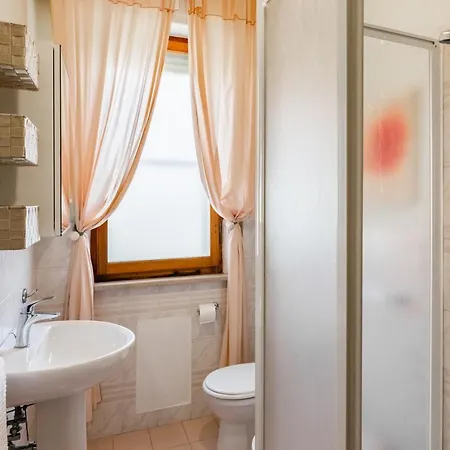 Apartament Green House Near Station And Airport Piza